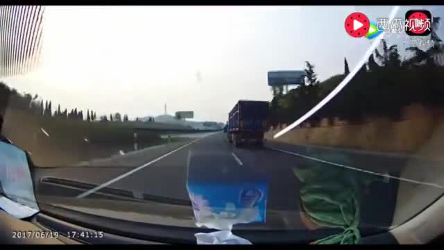 打开车门潇洒走出,2017疯狂女司机，没有监控我不敢相信真实存在