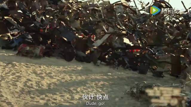 《地球回音 》小孩开车逆向行驶，眼看就要撞上大卡车，外星人瞬间将卡车分解...