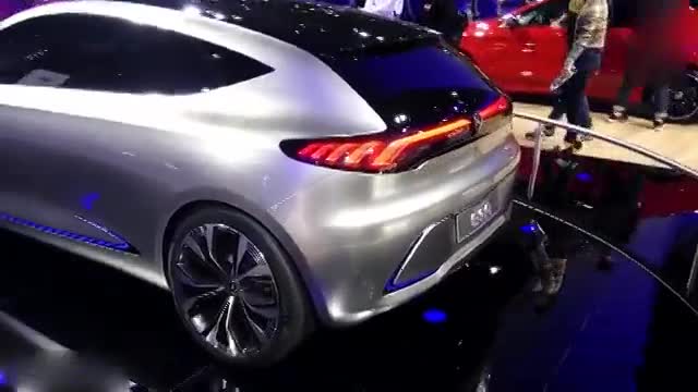 奔驰怎么甘心特斯拉吃肉,推出EQA概念车, 进军纯电动车领域