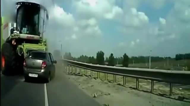 高速公路上大卡车疲劳驾驶, 下面的这段20S视频让人揪心