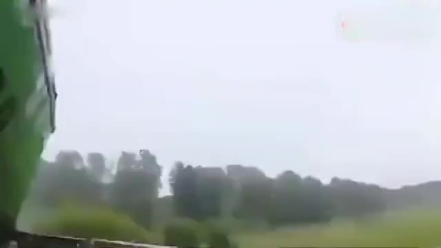 SUV霸道停车,大货车司机嗓子都喊哑了,还是没能逃过厄运