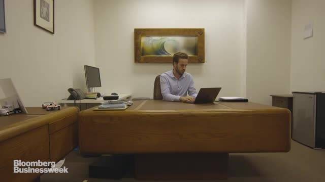 一家初创公司雷神（Thor)正在向特斯拉电动半挂卡车扔下一个巨大的锤子...