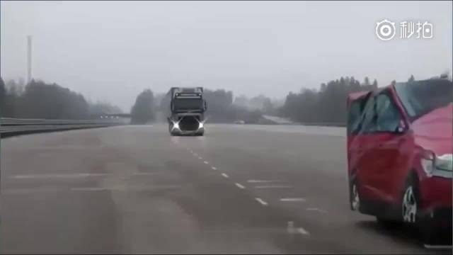 奔驰 卡车 沃尔沃 卡车谁最强，看后你就知道了……车友会直播车市  ​