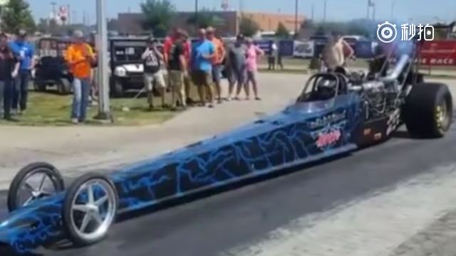 改装车，感觉好厉害的样子，飞一般的速度谁也跟不上