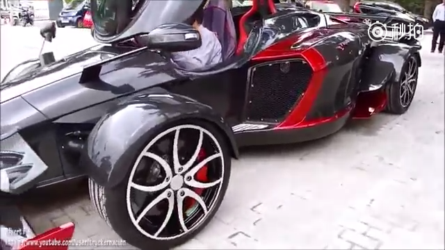 来来来！快跟我这个土鳖见识一下跑车长啥样！