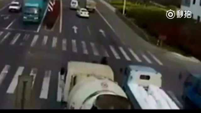 这些电动车大概是最后一次闯红灯了