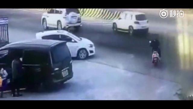 货车虽然刹车了，但电动车无辜身亡了！