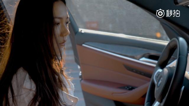 高冷美女挑战孤独等级测试遭遇尴尬一幕，看她使出何等神器？