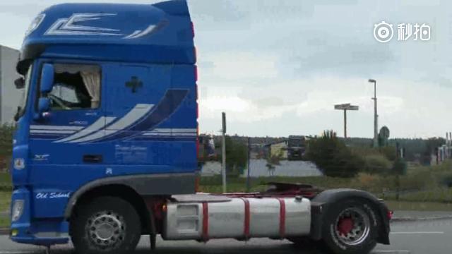 这样的卡车车头你见过几个，开这车一定舒服极了