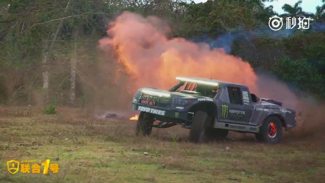 丰田改装车穿梭于古巴的大街小巷和丛林 越野特技棒棒哒