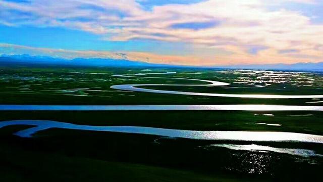 新疆-巴音布鲁克 九曲十八弯的天鹅湖