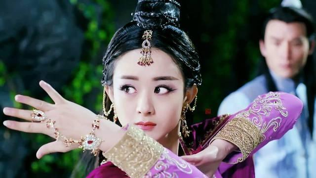 用一个词来形容赵丽颖,那必须是:强大,你们觉得