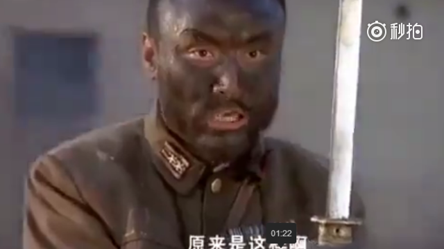 为什么我看的举起手来,跟你们不一样,我笑的肚子都疼了!