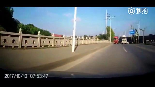 遇见这样任性骑电动车的大妈，让人太愤怒了！