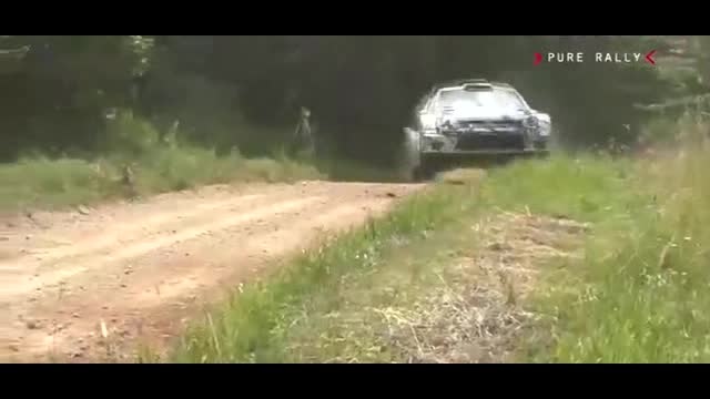 都是飞着开，拉力赛车土石路疯狂飞车  ​