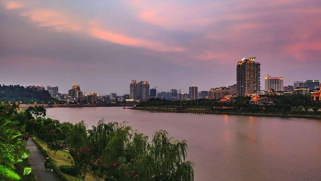 高铁旅游攻略:2018年昆明将要开通10多个高铁