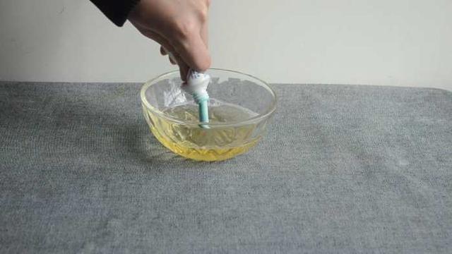 牙膏加啤酒功能太强大了,解决了家家户户困扰