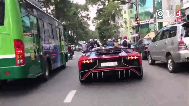 越南虽穷，但是超级跑车遍地都是，看最新款兰博基尼就知道了