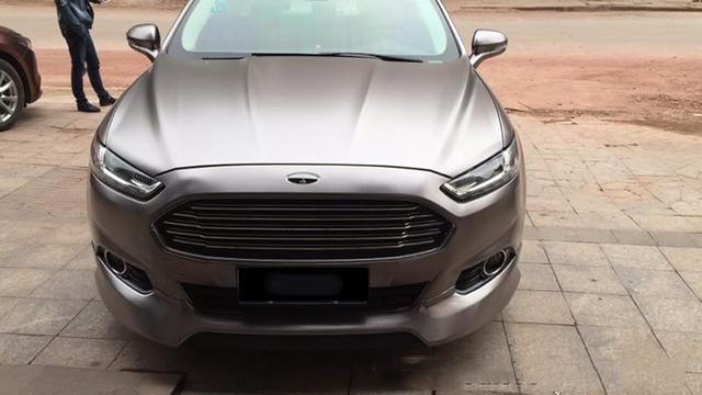 福特蒙迪欧汽车改色电光金属钛金灰贴膜效果图 帅气