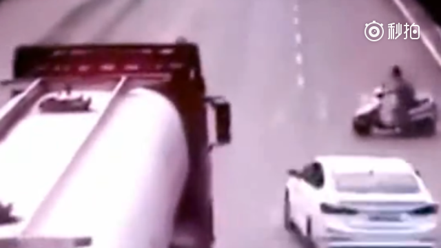 电动车在死亡面前犹豫了6秒，还是选择冲向了地狱