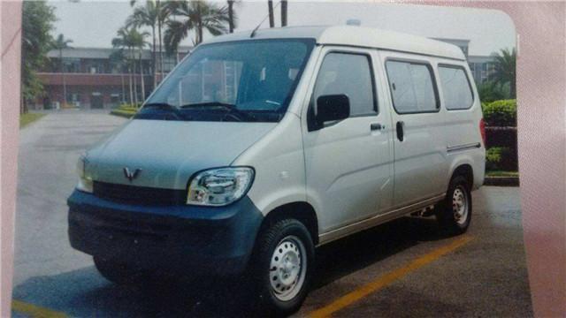 最长面包车,车长15米,能坐50个人,中国制造!