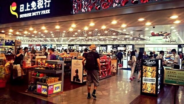 全球12家机场免税店大比价（一）：日上免税店买啥最划算？
