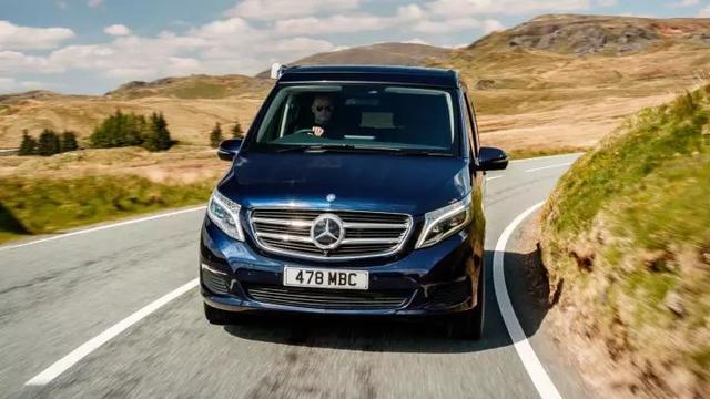 凭什么奔驰的大面包能卖130万, 据说车里有个床, 别人家就没有?