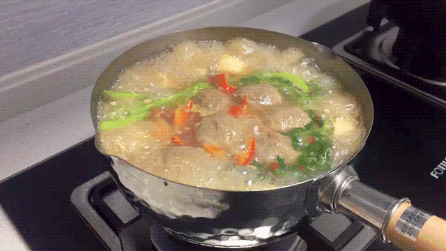 如需长期外出,应将天然气计量表前,后阀门全部关闭.