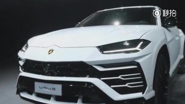 350万的兰博基尼SUV拉起飞机按钮，坐到飞机位置上被惊艳到