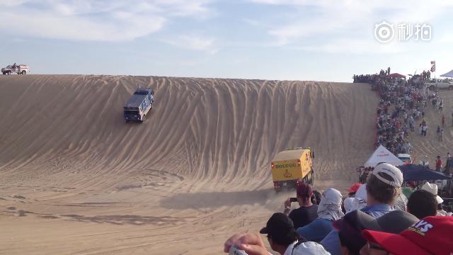 卡车达喀尔沙丘上的拉力比赛，看得非常过瘾！