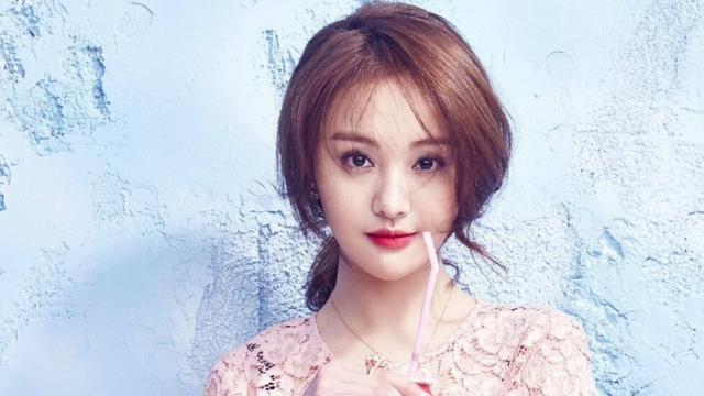 郑爽2018年首次出山加盟综艺亮造型,粉丝直呼