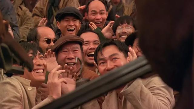 《和平饭店》不仅有电视剧,还有电影呢!你看了