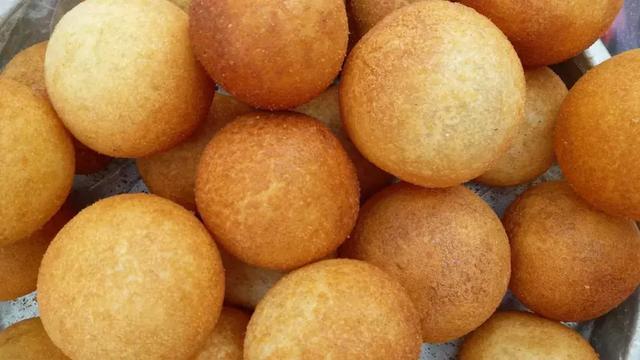 化州平定满街传统小吃: 油鼓籺、油角、粽子、酸菜