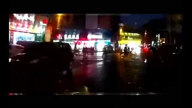 高速强行加塞，还以为会给他让路，suv一脚油门闷上去  ​