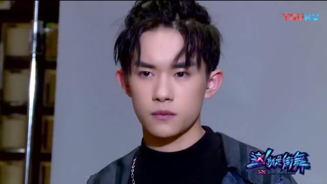 易烊千玺街舞定妆照来啦! 脏辫加持帅气万分!