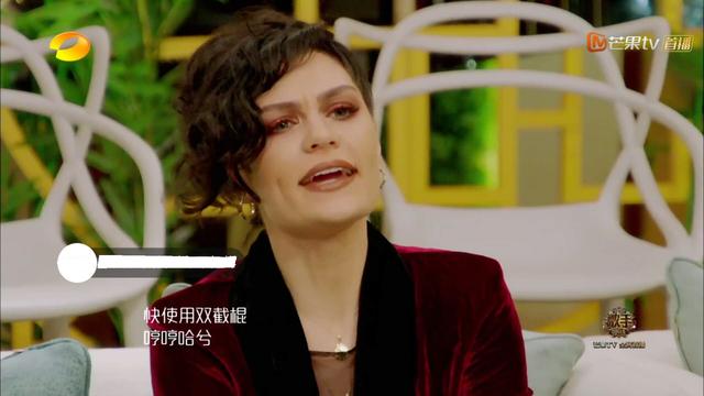 上海东方卫视主持人来《歌手》当评委？汪峰跟唱周杰伦的歌太投入