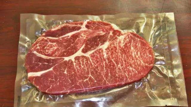 牛排怎么做？这几招教给你，肉质鲜嫩多汁，一块都吃不够！