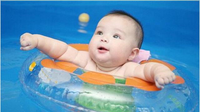 崔玉涛都说了,千万别让婴儿这样游泳,会害了宝