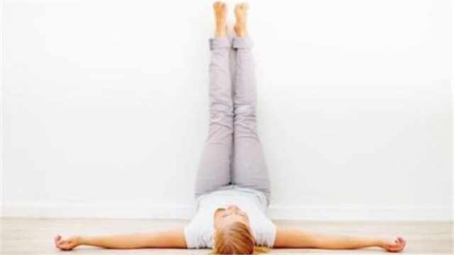 睡前这4个小动作躺着做,小腿悄悄瘦!