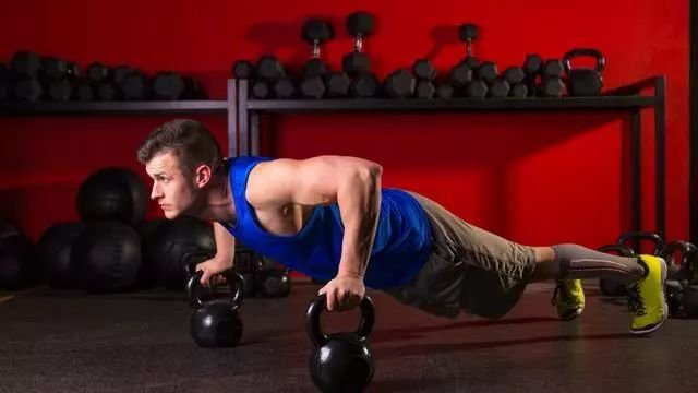 男人怎么练腹肌最有效推荐几个练腹肌动作