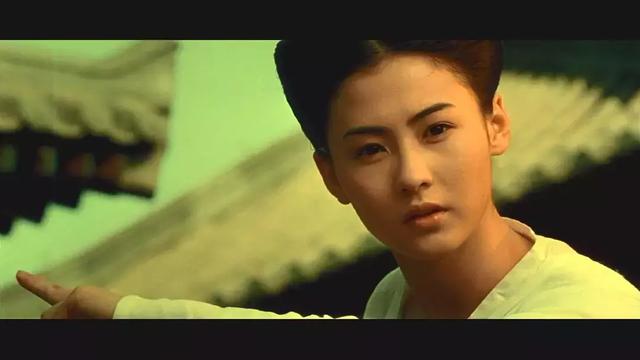 《喜剧之王》中的张柏芝,眼神澄澈,无忧无虑.
