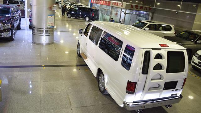 天津港稀有车型，福特E350美规 5.4L，移动的行宫