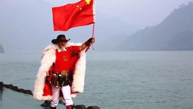 中国足球球迷旗帜，中国球迷皇帝，罗西？