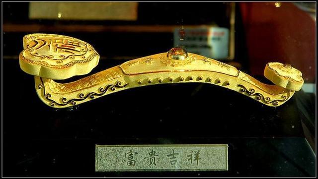 八个盗墓贼夜盗皇妃墓, 出土一件无价之宝, 竟被