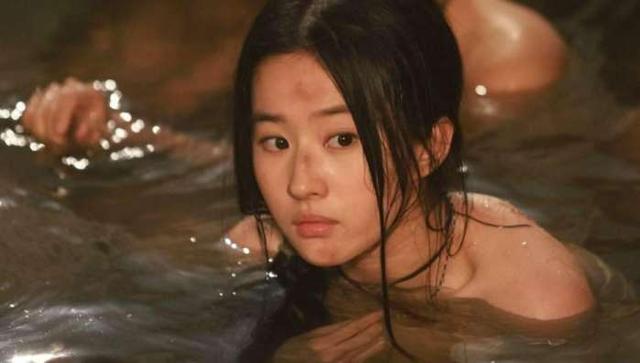 刘亦菲性感女警照，下身近乎“全裸”, 做梦都想删掉吧