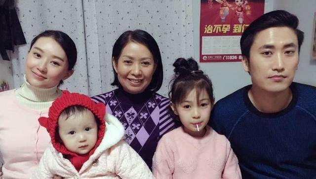 《乡村爱情》赵兰妮越长越像baby了 真想知道她父母的