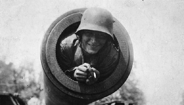 德国二战古斯塔夫巨炮，一个炮弹7吨，一下射出37公里，还有谁?