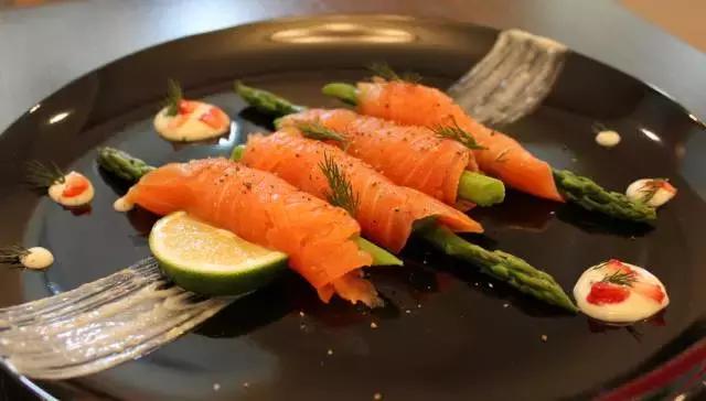 三文鱼买回家怎么切,怎么做,怎样摆盘?看这一