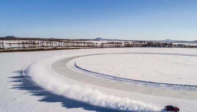 东北雪乡宰客黑！为啥车企还要扎堆开车去？