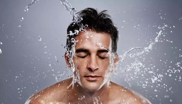 如何使自己看着年轻?男人变帅的4个小窍门,别